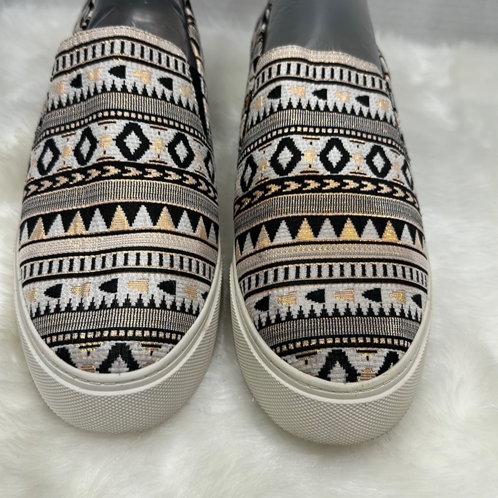 Ariat Unbridled  slip on Aztec print white, black, rose, peach size 11  B medium - Picture 3 of 14